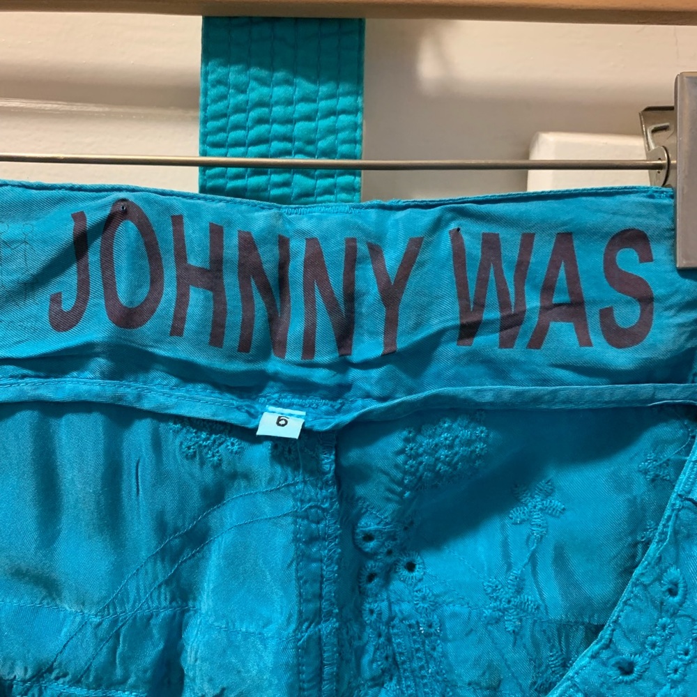 Johnny Was turquoise embroidered shorts w/ belt. EUC